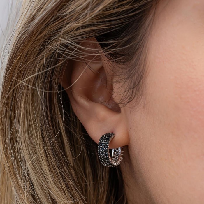 Cercei Eternity din Argint 925 Placati cu Rodiu și Trei Randuri Pietre Cubic Zirconia Negre