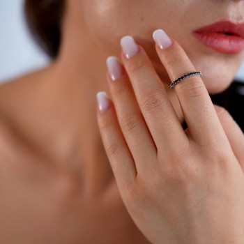 Ewigkeitsring 18 Karat Weißgold mit 1,07 Karat natürlichen schwarzen Diamanten Sandra Ferretti